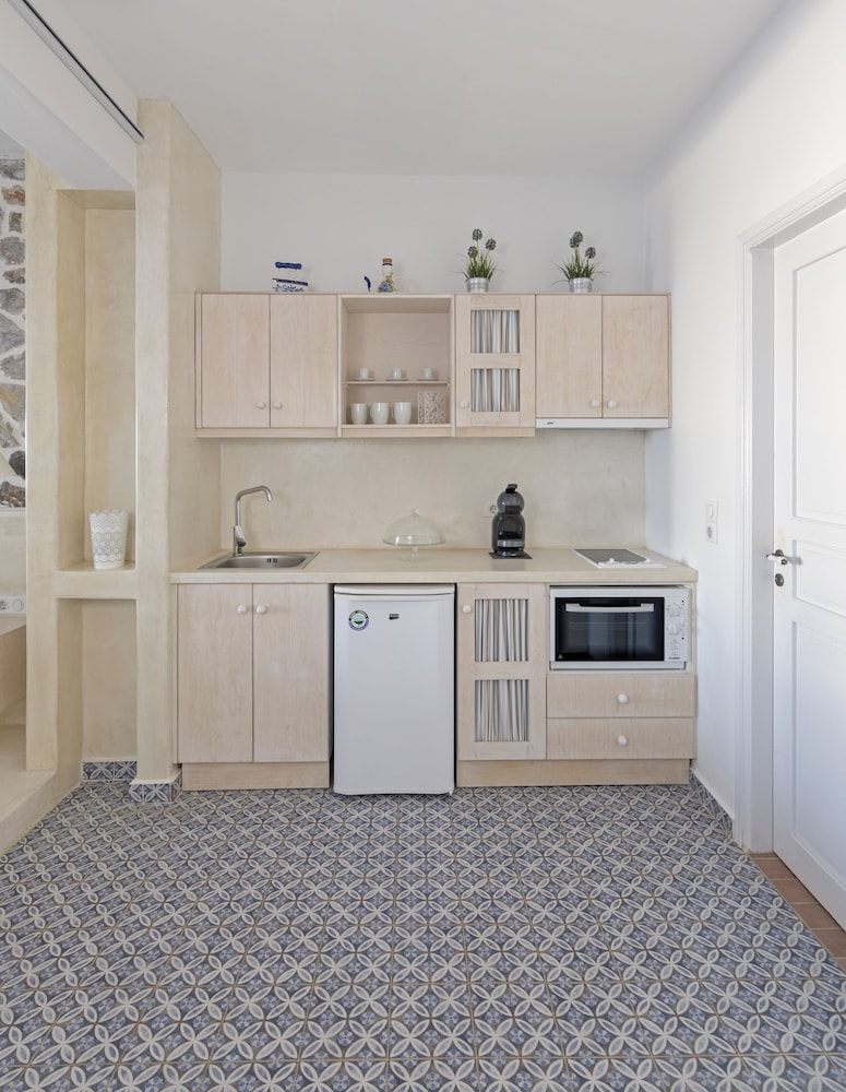 Anatoli Luxury Studios & Suites 7/50