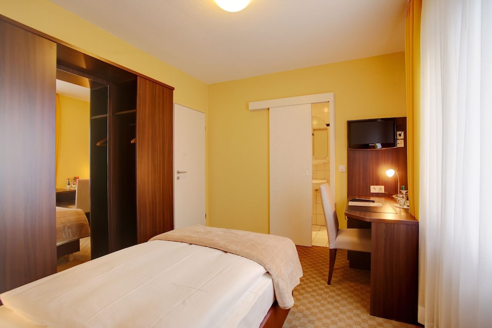 Hotel Mercedes 13/52