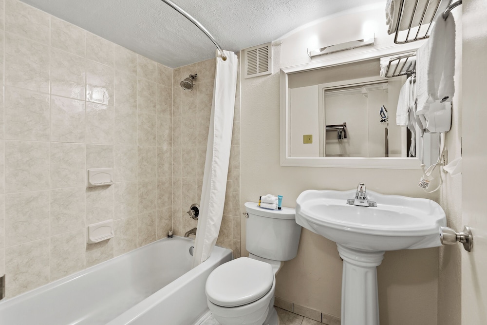 Executive Inn - Fort Lee 39/44