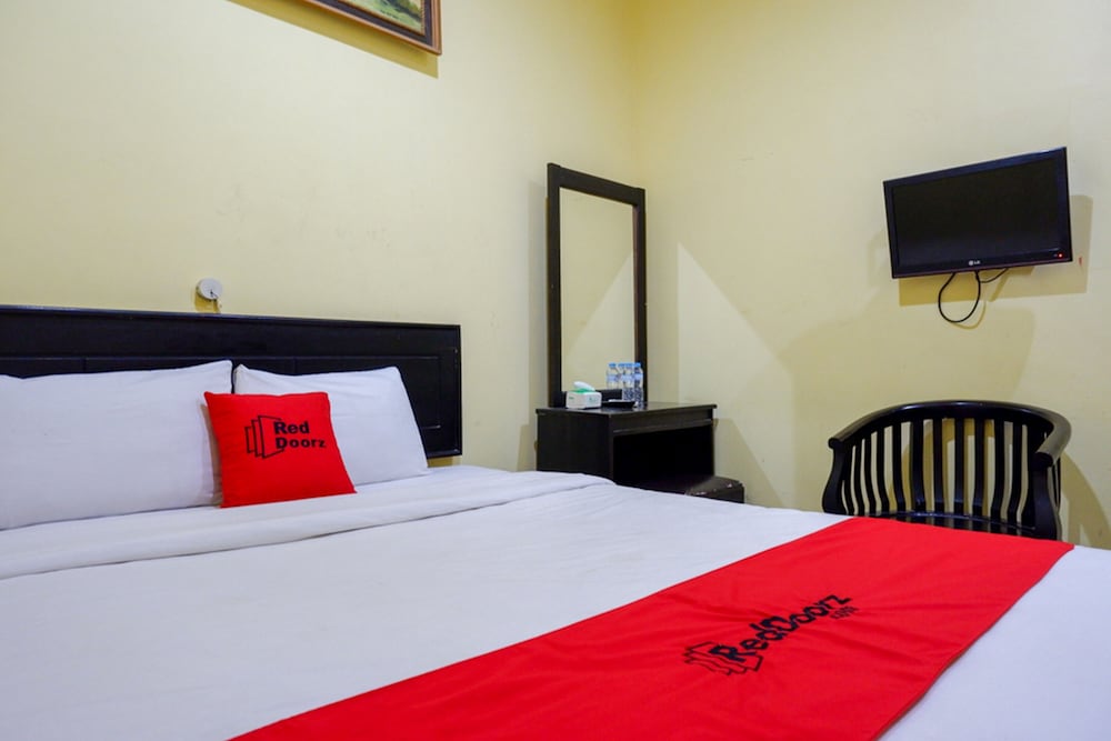 RedDoorz near Citraland Waterpark Kendari 8/29