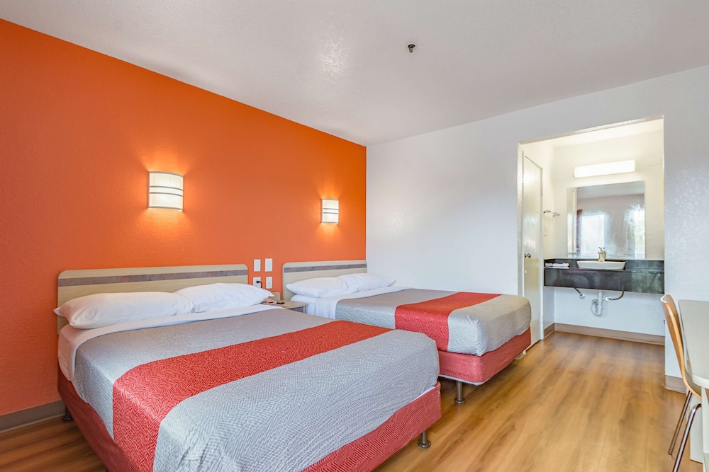 Motel6 Ft. Pierce, FL 24/60