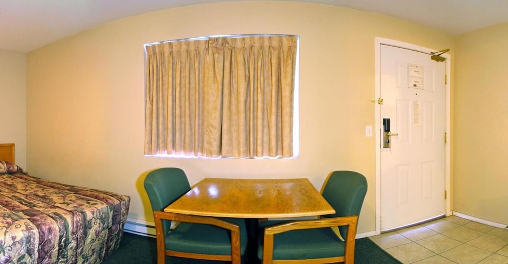 Travelodge by Wyndham Merritt 24/32