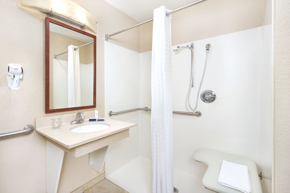 Candlewood Suites Kenosha 13/39