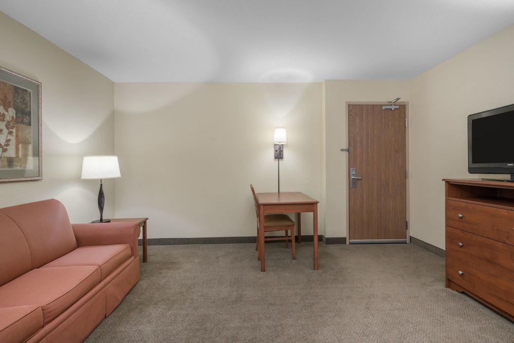 AmericInn by Wyndham Newton 33/48