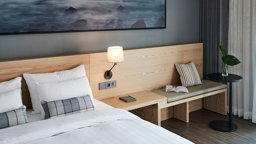 The Suites Hotel Jeju 25/73