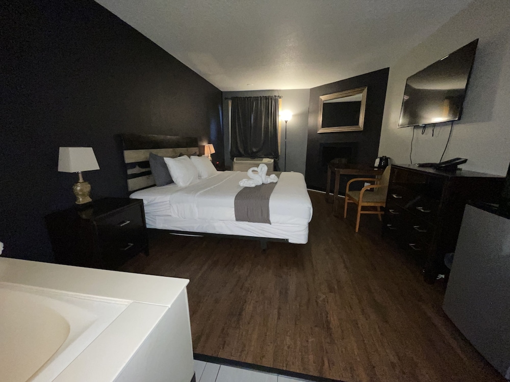 Sunnyside Inn & Suites 18/52