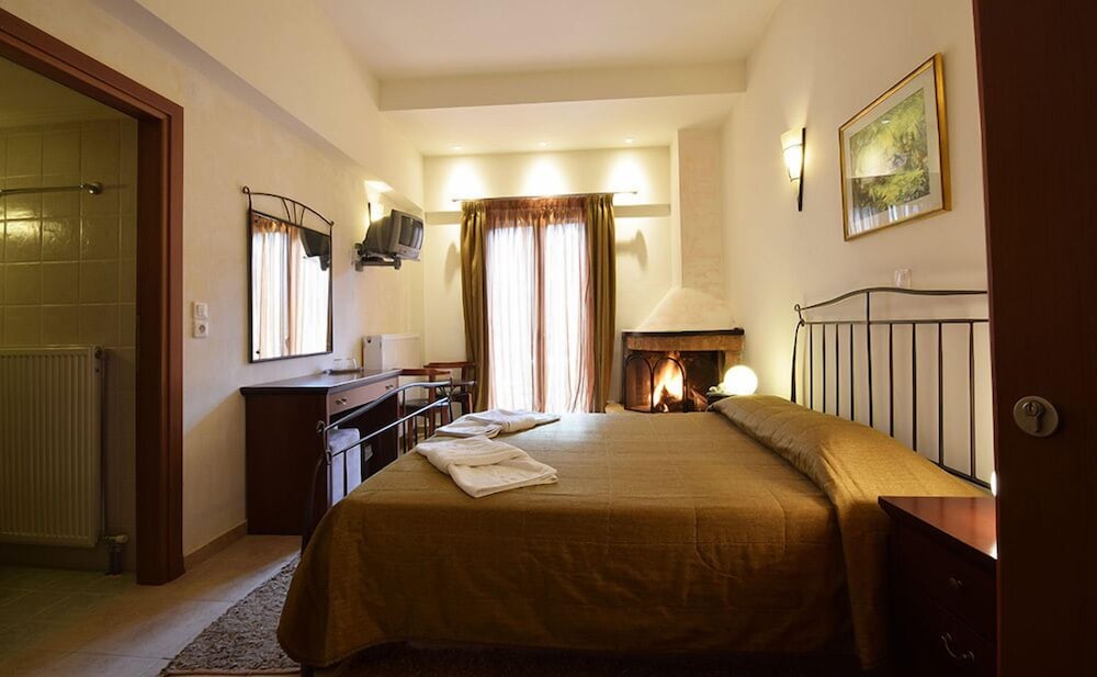 Ahilion Hotel 12/37