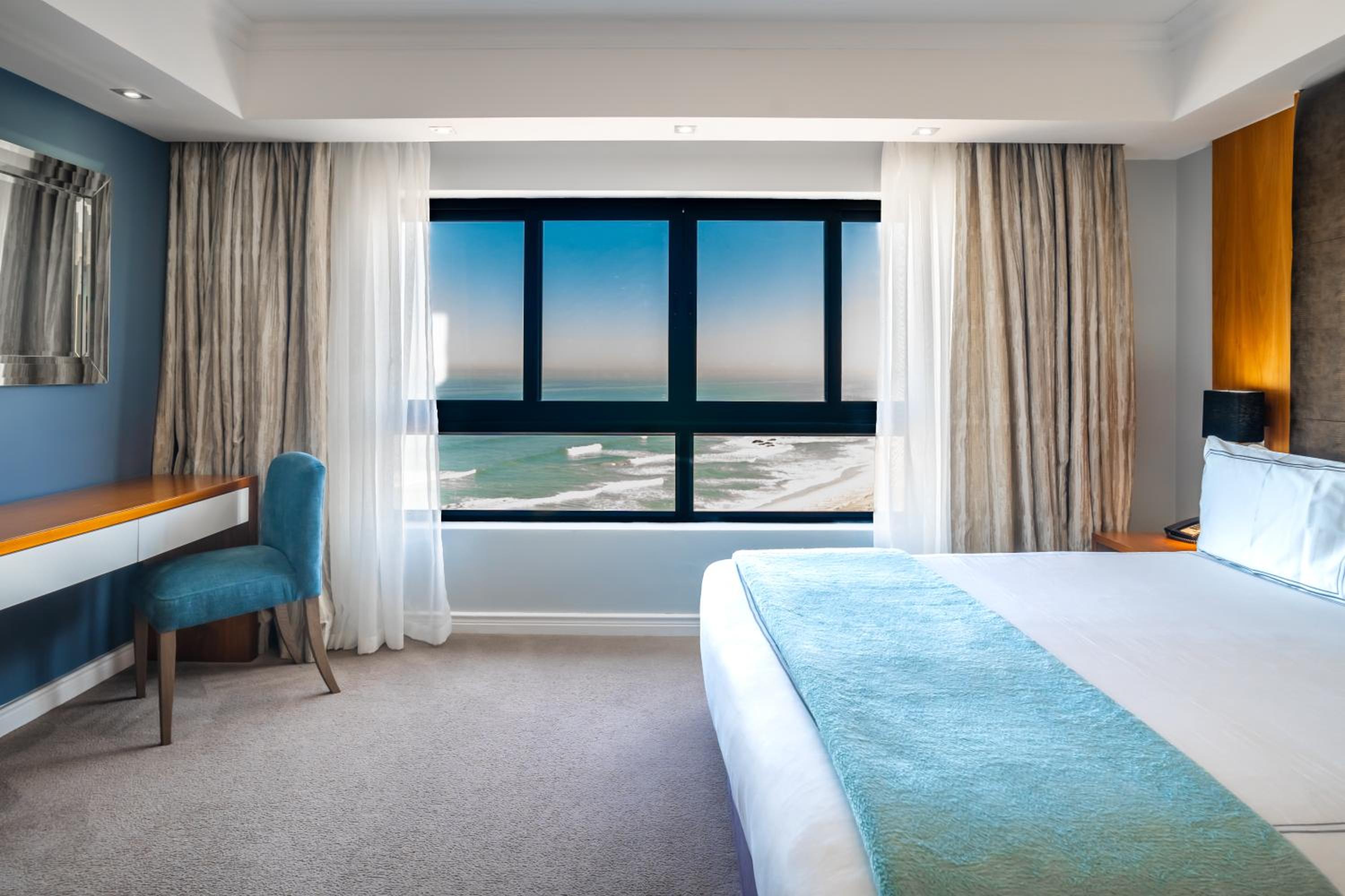 1 Bedroom, Suite, King Bed, Sea View, Sofa