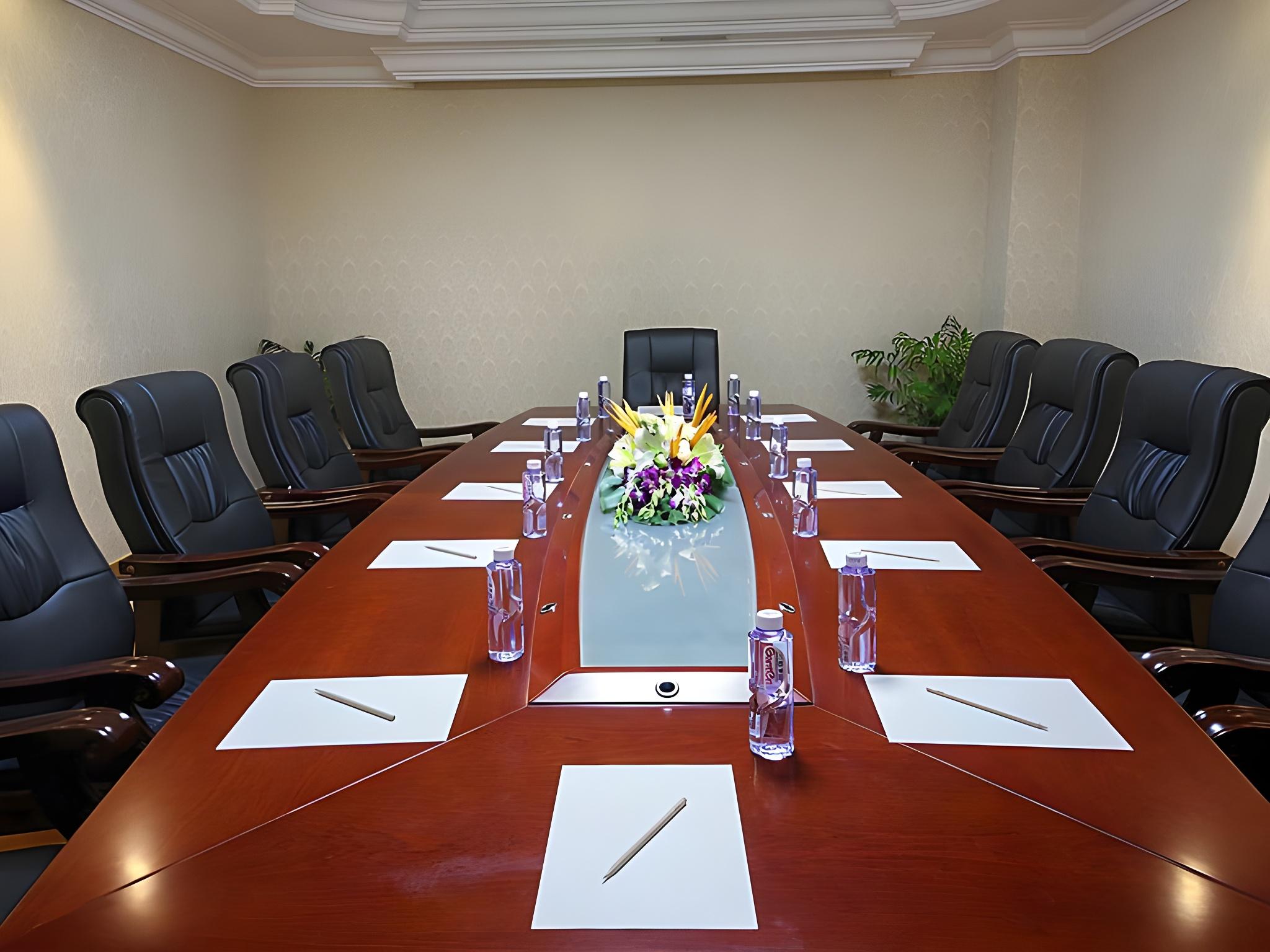 Vienna Hotel (Guilin Wanfu Square) 41/45