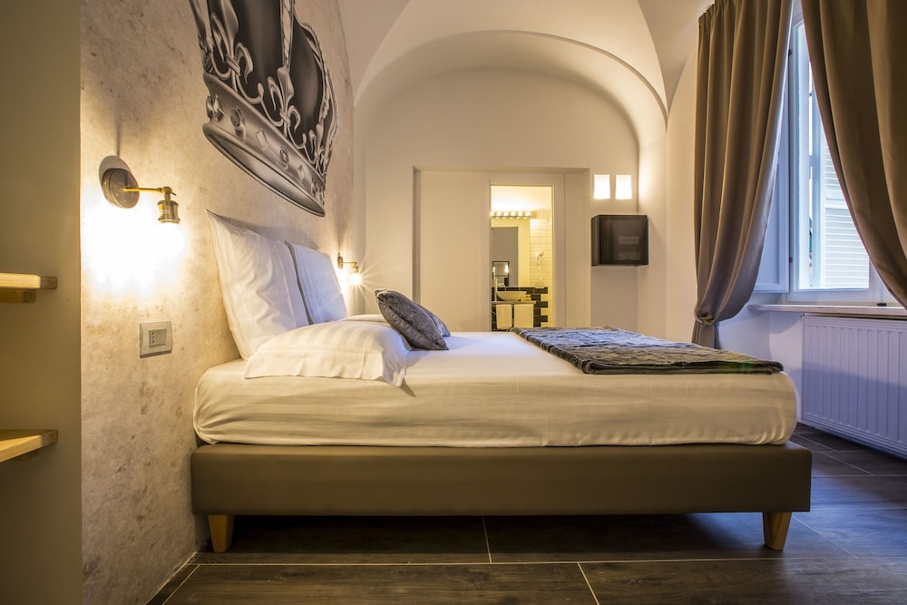 Trevi Contemporary Suite 17/42