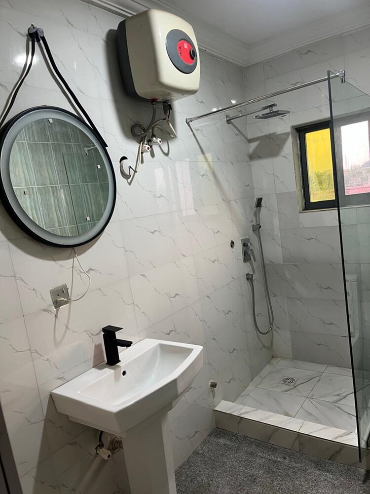 Paris Suites 62/64