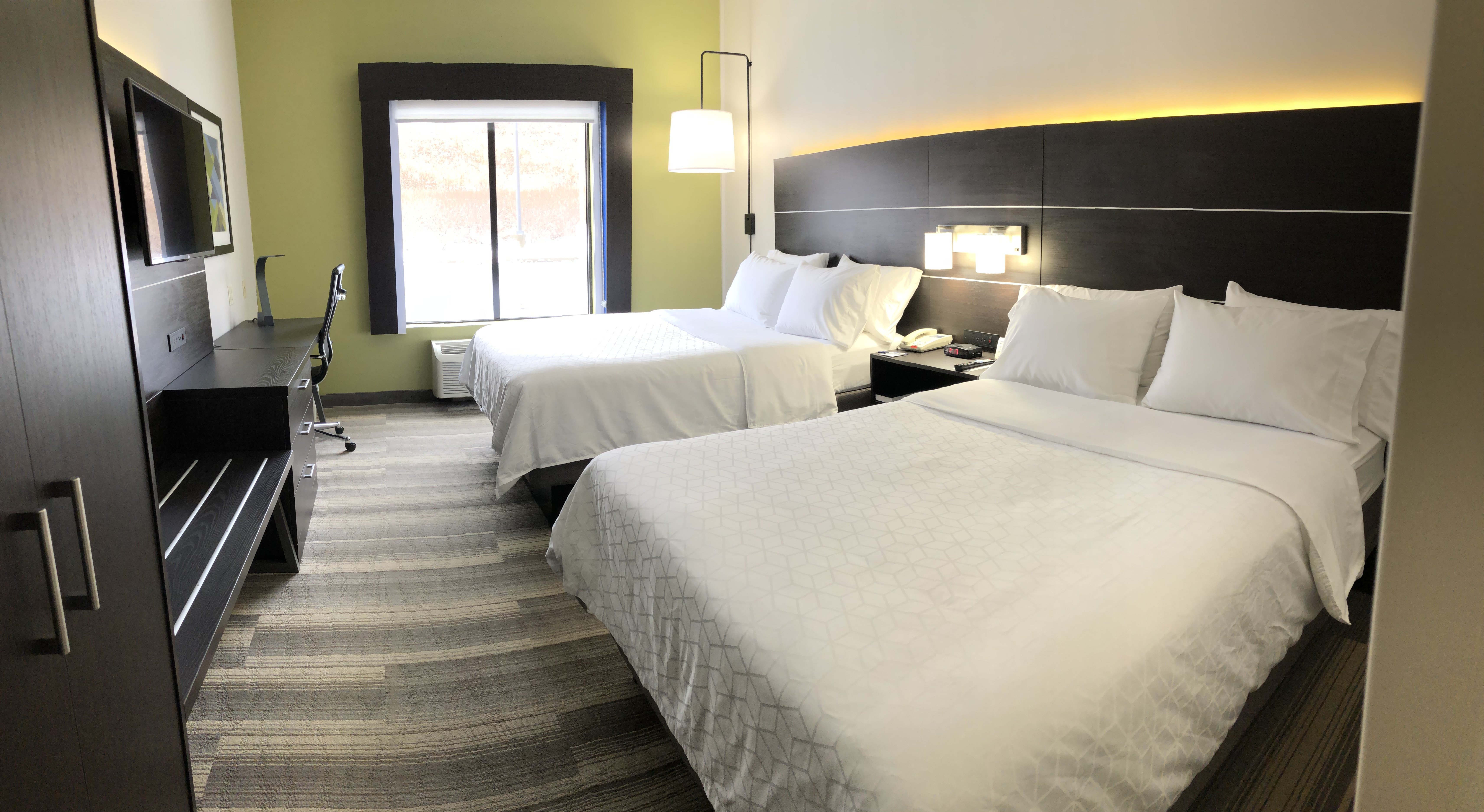Room, 2 Beds, Accessible, Holiday Inn Express Hotel & Suites Newton Sparta 4/8
