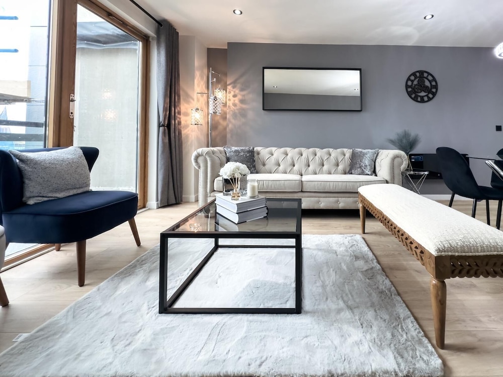 Central Leeds Penthouse 12/19