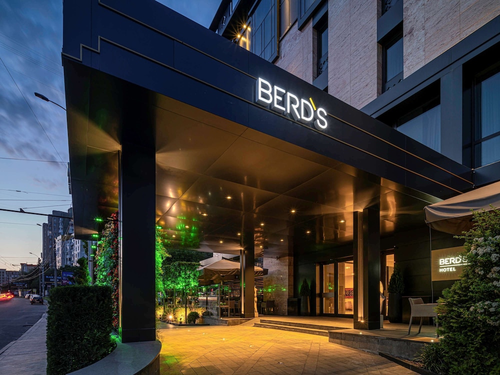 BERD'S Hotel 8/71