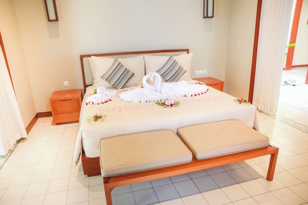 Basic, Villa, King Bed, Flc Luxury Hotel Samson 3/4