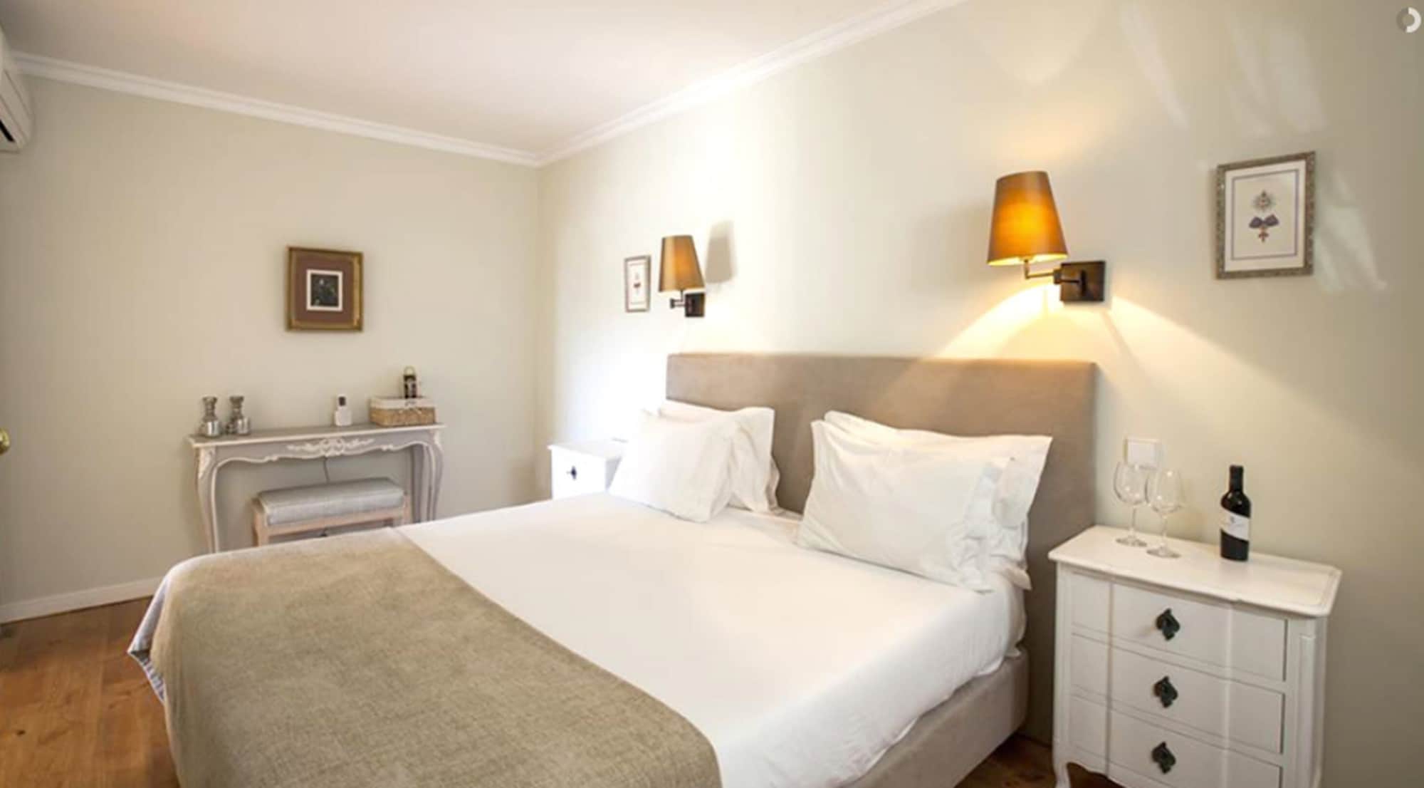 POOL, SUITE