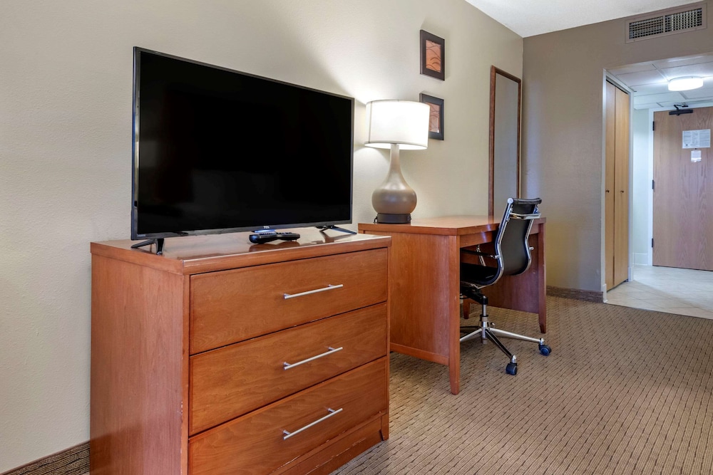 Comfort Inn and Suites Black River Falls I-94 33/37