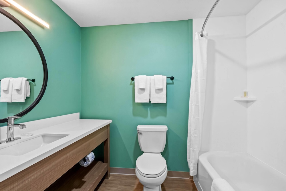 ECHO Suites Extended Stay by Wyndham Phoenix-Peoria/Glendale 72/74