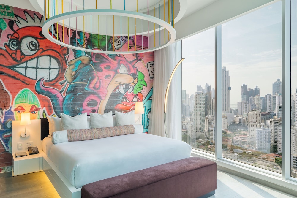 Penthouse Suite, King Bed, Partial City View