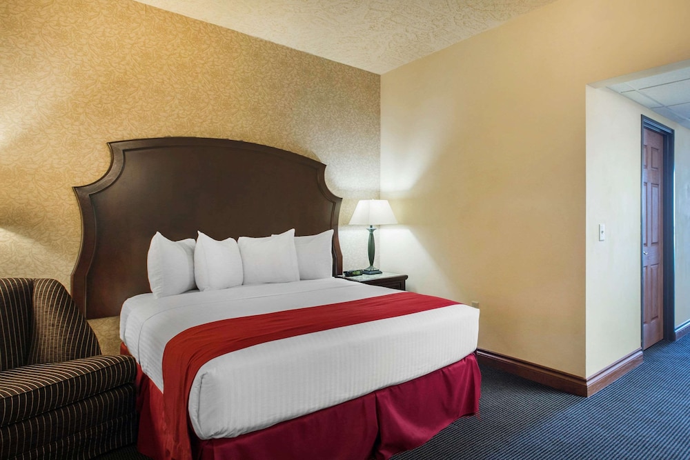 Shoreline Inn Conference Center Ascend Hotel Collection 14/45