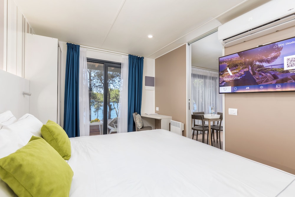 2 Bedrooms, Mobile Home, Premium, 1 King and 1 Single Beds, Bunk Bed, Sea View, Sofa, Terrace