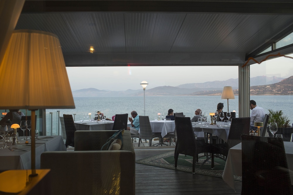 La Pietra Hotel Restaurant 38/50