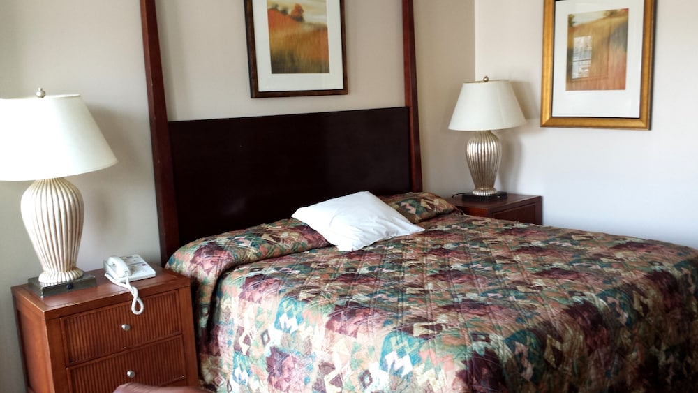 Executive Inn & Suites 22/33