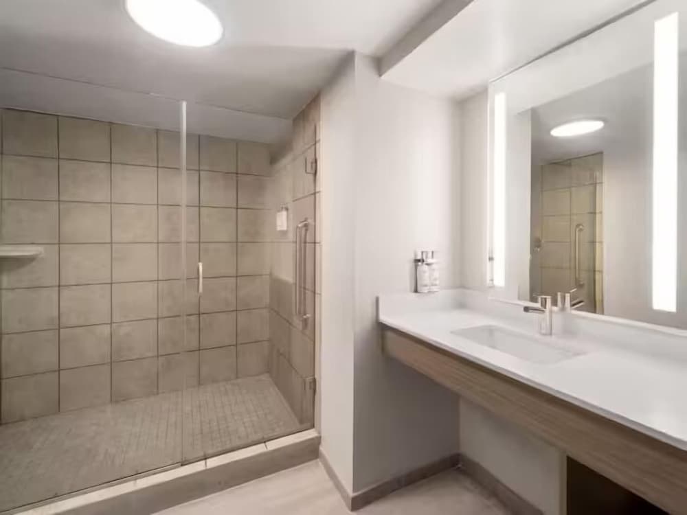 Holiday Inn Express Greenville 60/64