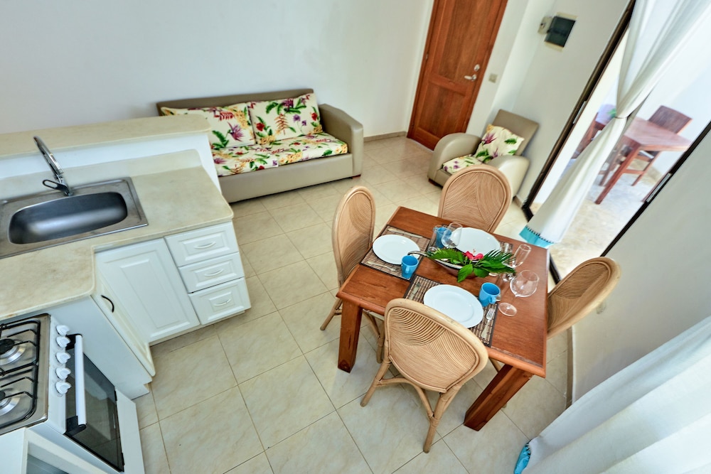 Los Corales Beach Village 58/73
