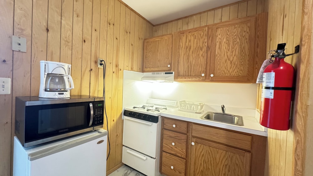 Boardwalk Sand & Surf Inn Oceanfront 55/55
