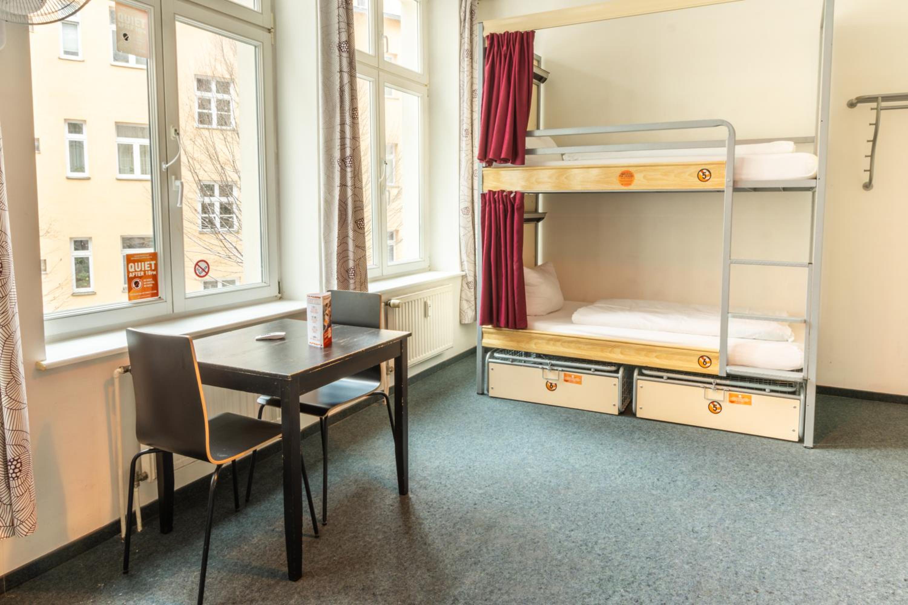Private, 8 Beds