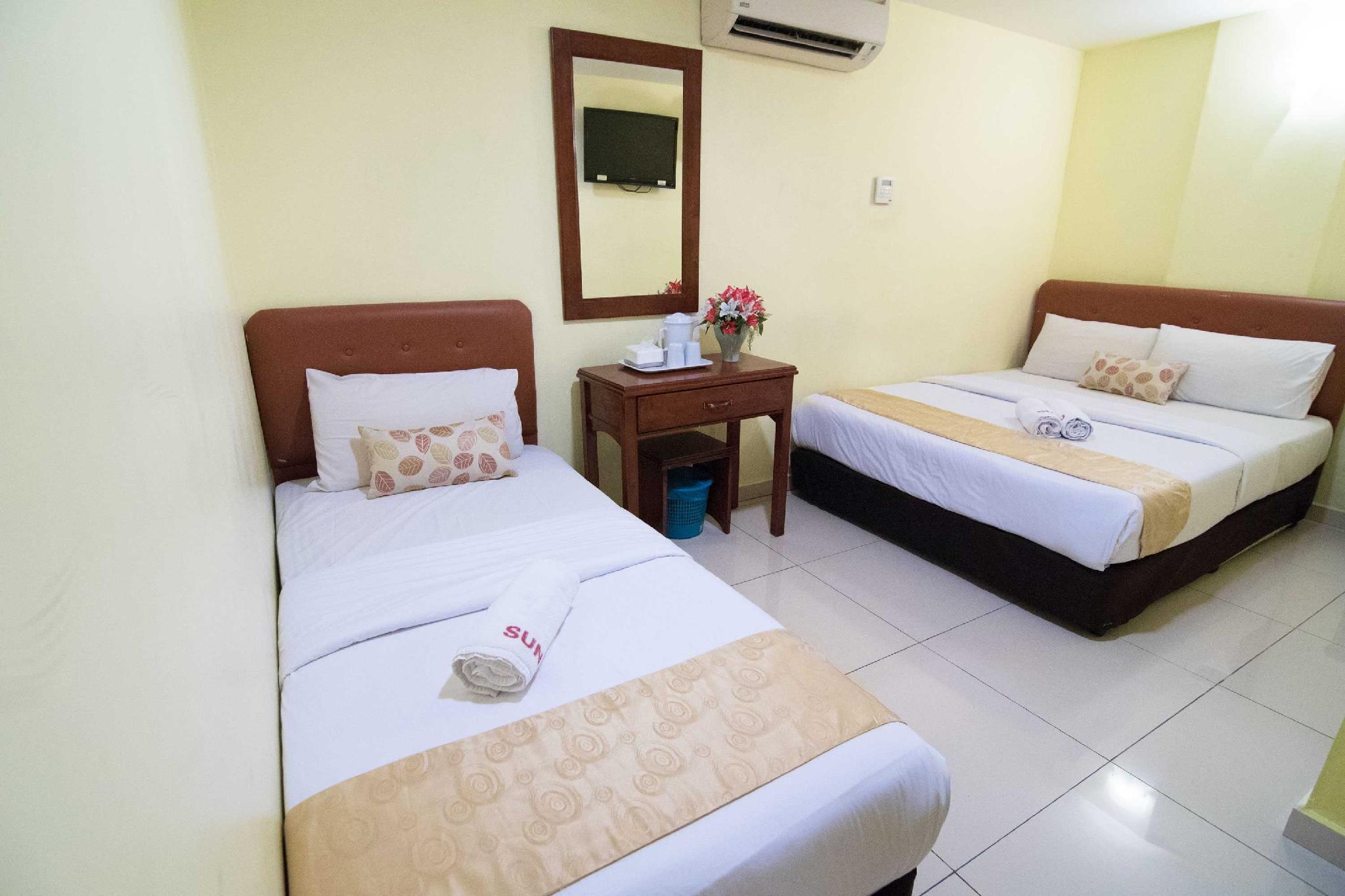 Family, Triple, 1 Queen and 1 Single Bed, No Window