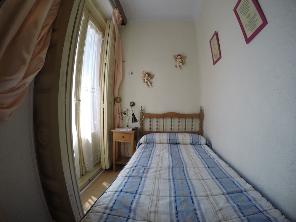 Hostel Rc Miguel Angel 18/49