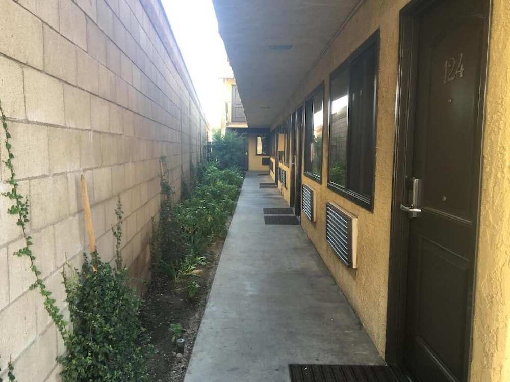 Sierra Inn 14/15