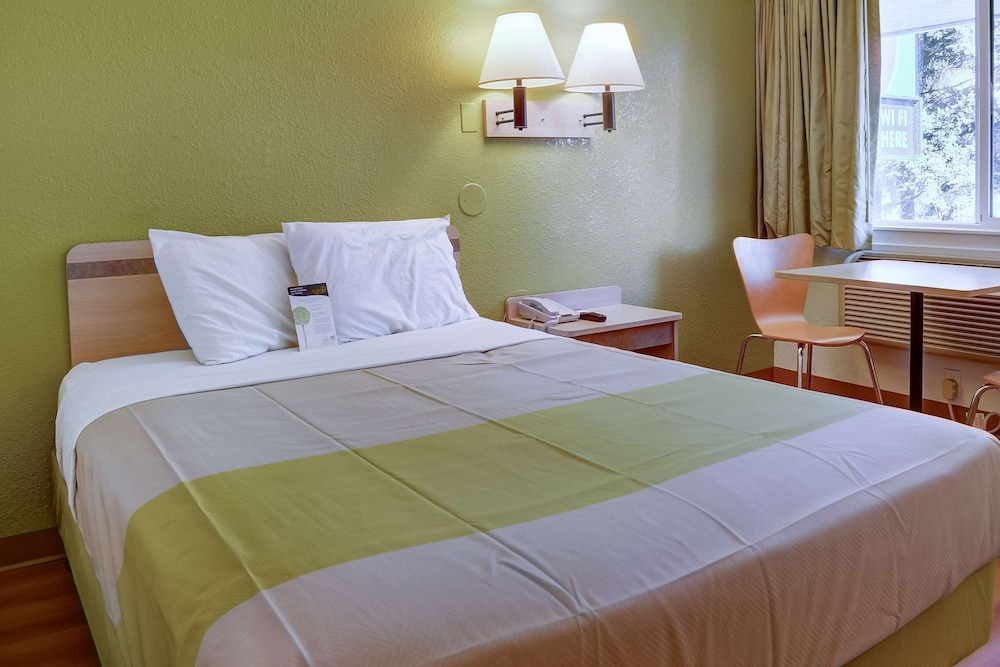 DELUXE, DOUBLE BED, ACCESSIBLE