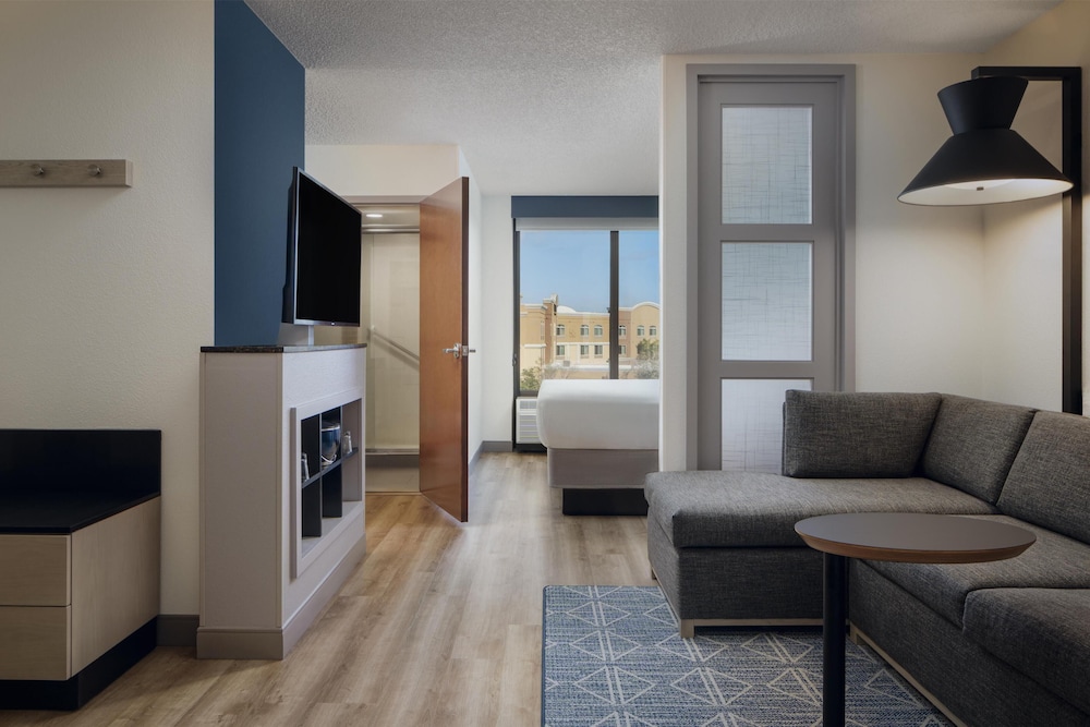 Hyatt Place Sacramento/Rancho Cordova 32/54