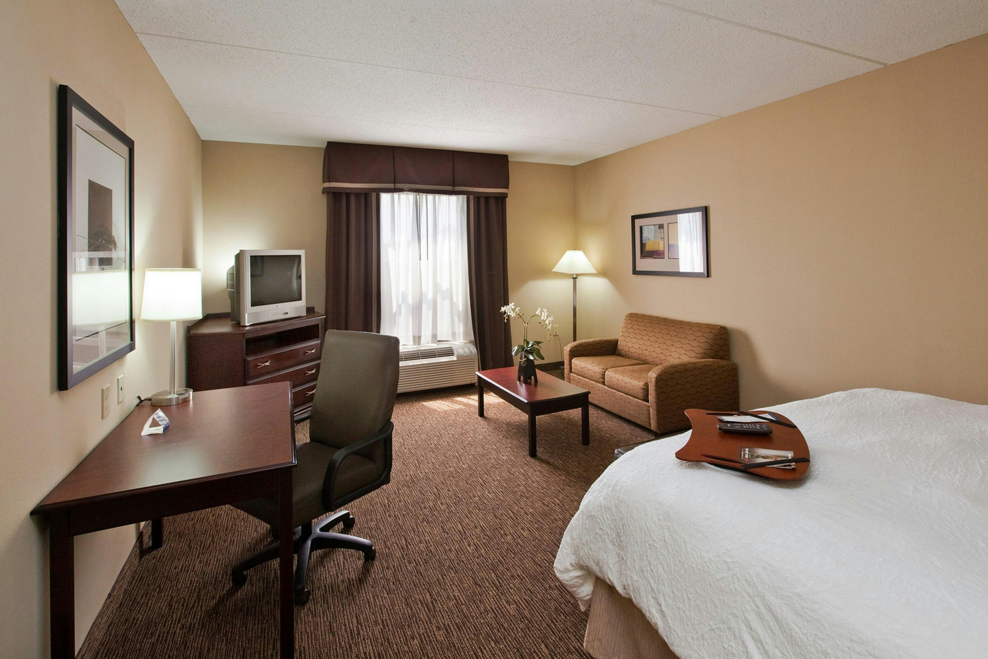 Hampton Inn & Suites Burlington NC 11/66