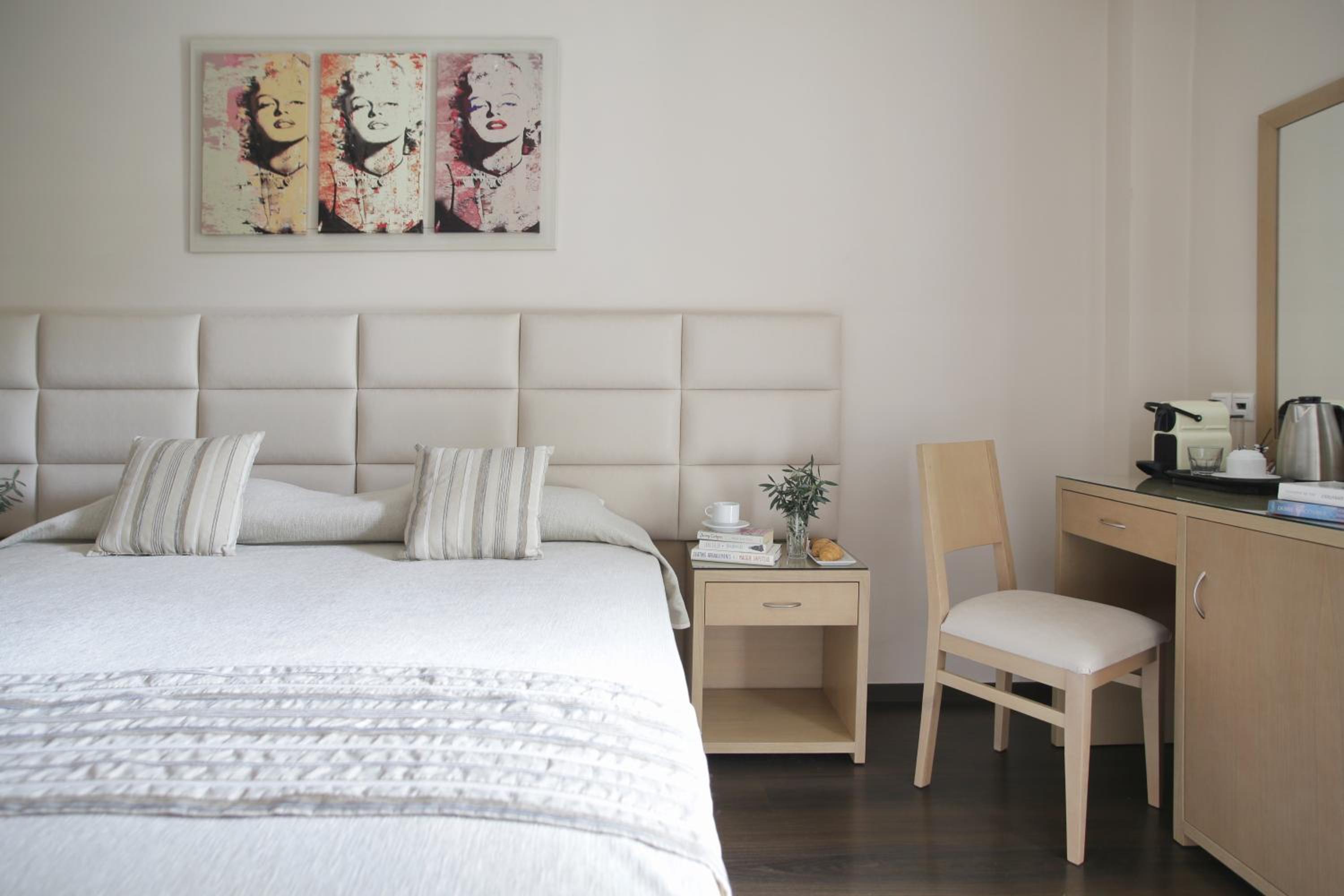Standard, Double or Twin Bed, Lateral Side Sea View