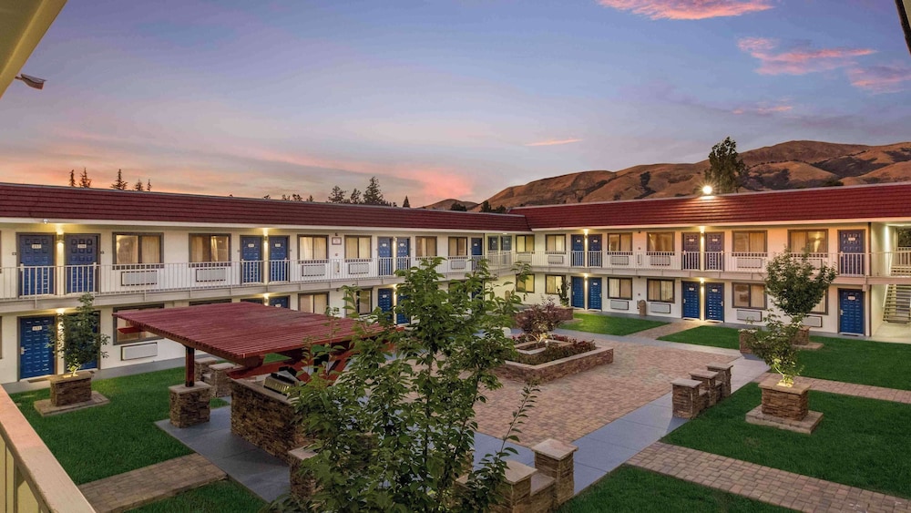 Motel6 Fremont, CA - South 53/57