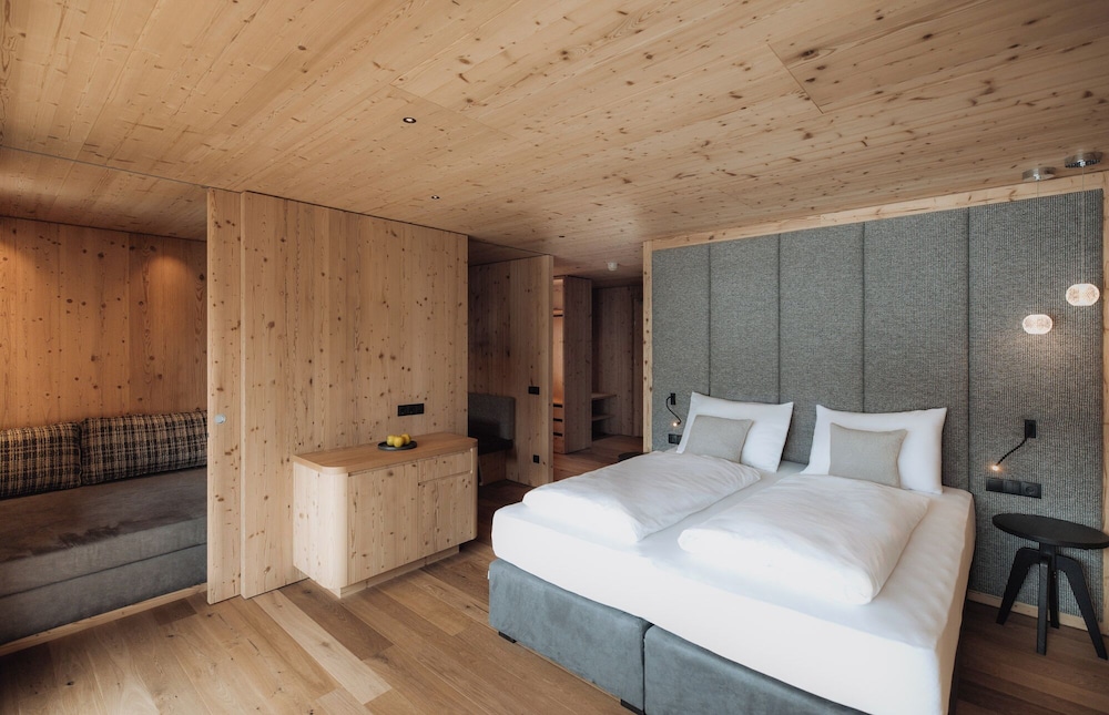 EXCLUSIVE, SUITE, BALCONY