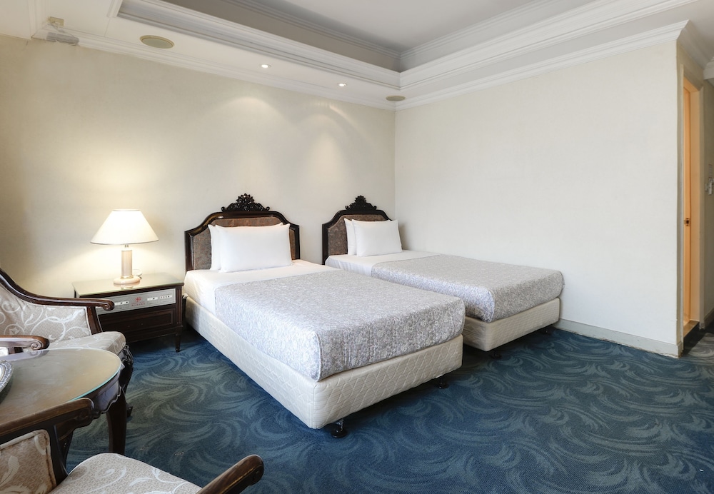 Forbes Hotel 11/20