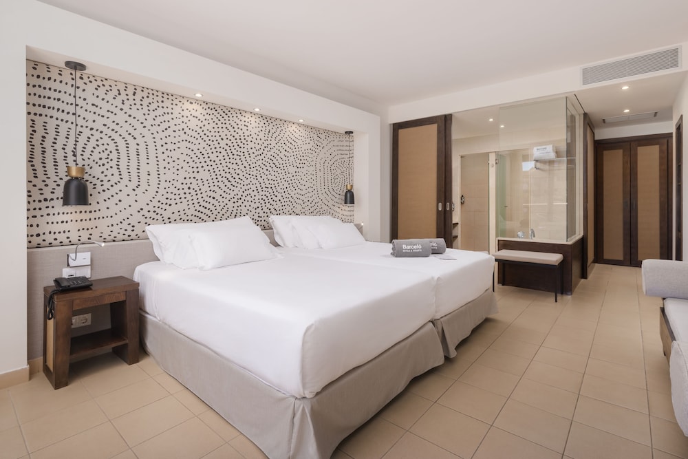 Room, Twin Beds, Lateral Side Sea View