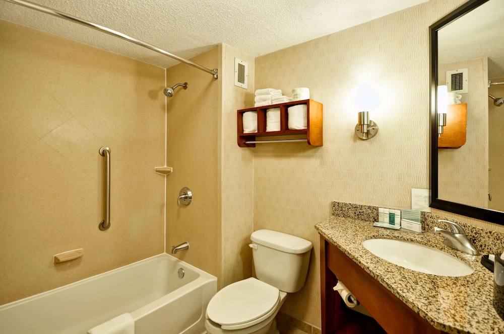 Hampton Inn Cleveland Westlake 16/40