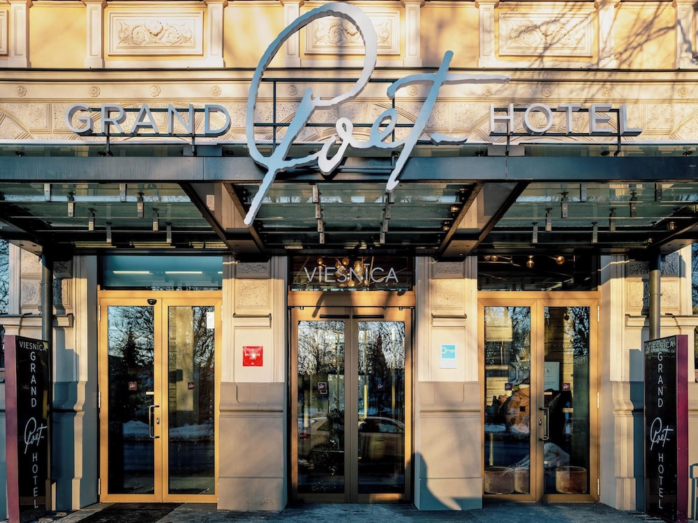 Grand Poet Hotel By Semarah 3/60