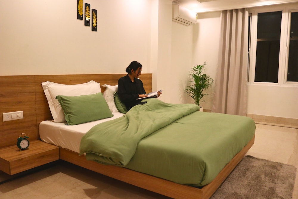 AVA Hotels and Corporate Stays Golf course 11/34