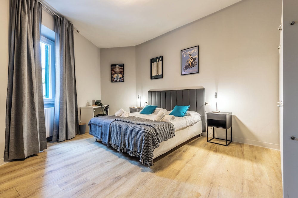 Flatinrome Deluxe Rooms 11/50