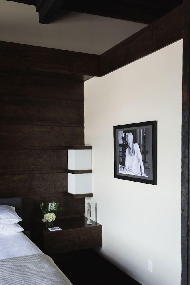 Gunrunner Boutique Hotel 9/63