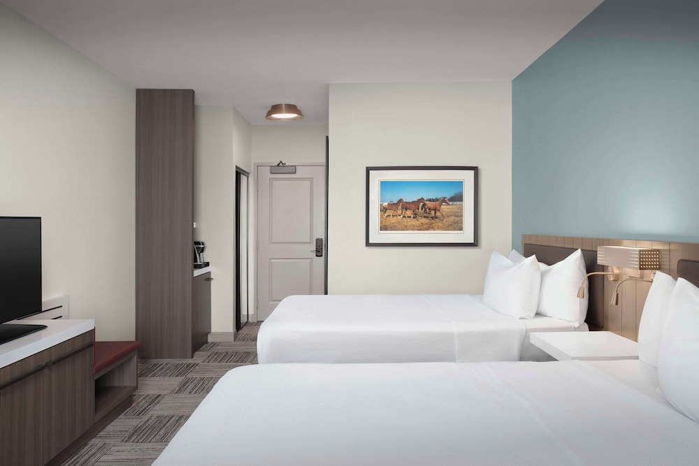 Evolution, 2 Queen Beds, Scenic View