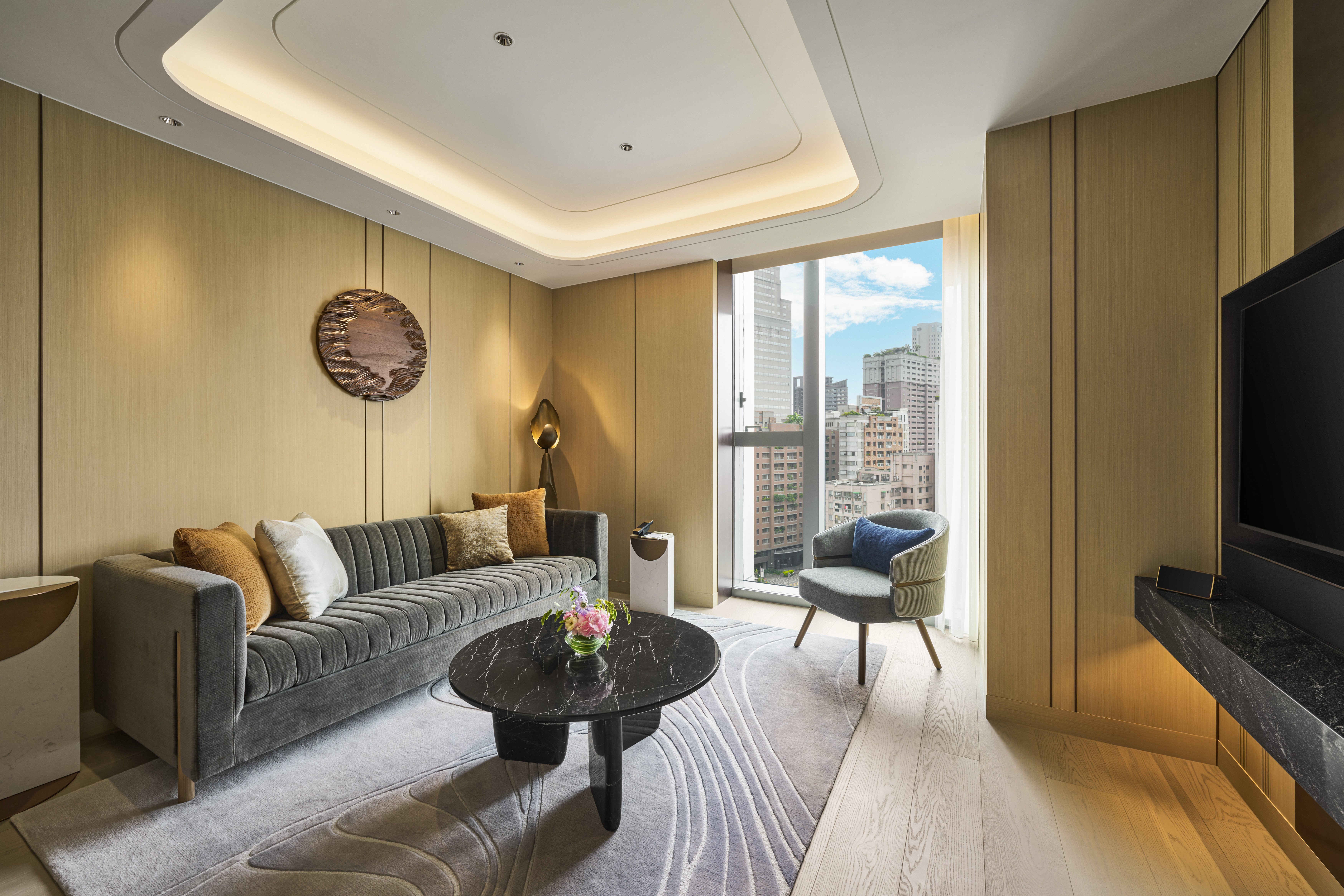Midtown, Suite