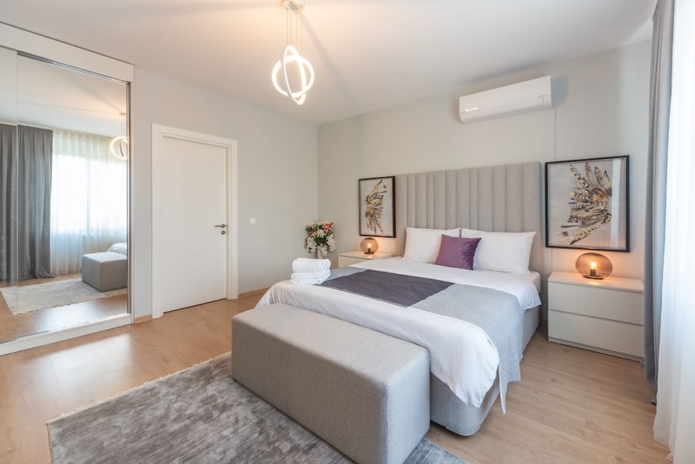 Green Hills Suites 15/60